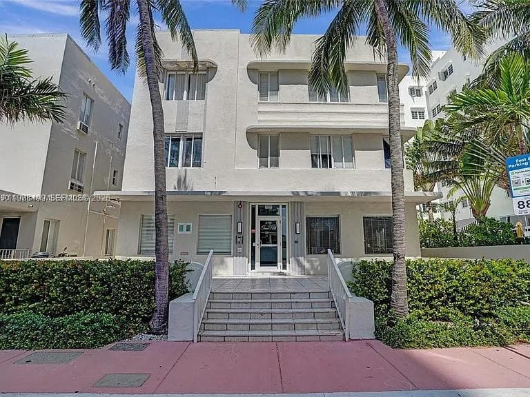 3710 Collins Ave # N-310, Miami Beach, FL 33140