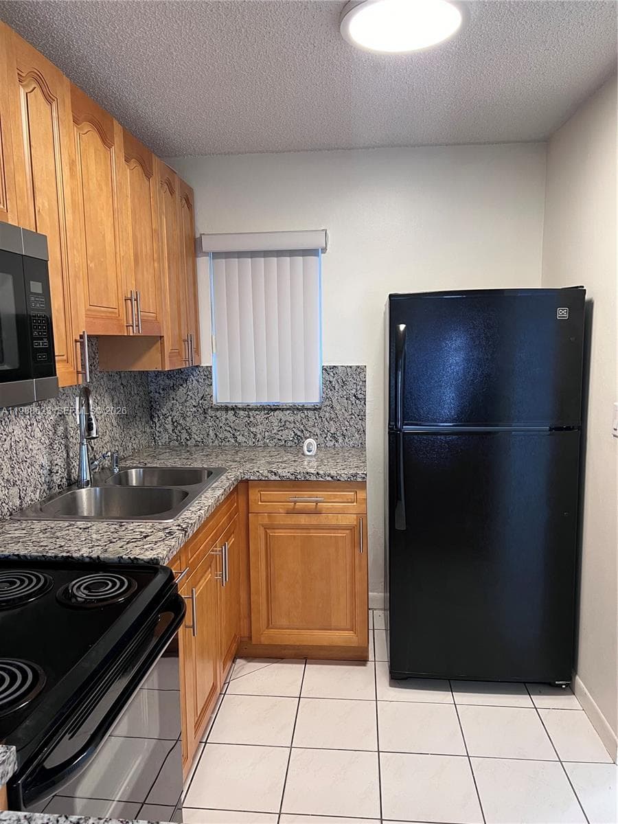 2750 W 76th St # 208, Hialeah, FL 33016 photo 2