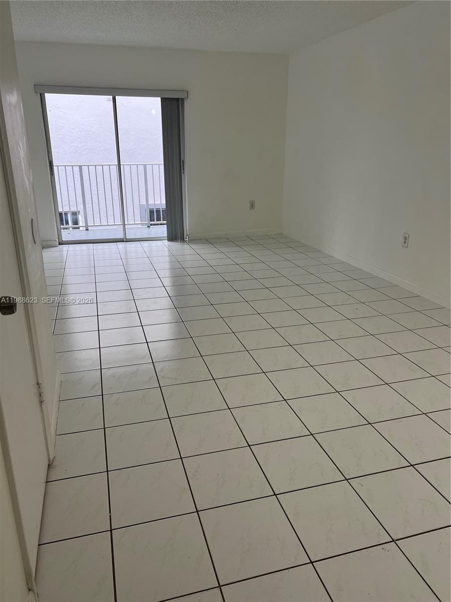 2750 W 76th St # 208, Hialeah, FL 33016 photo 4