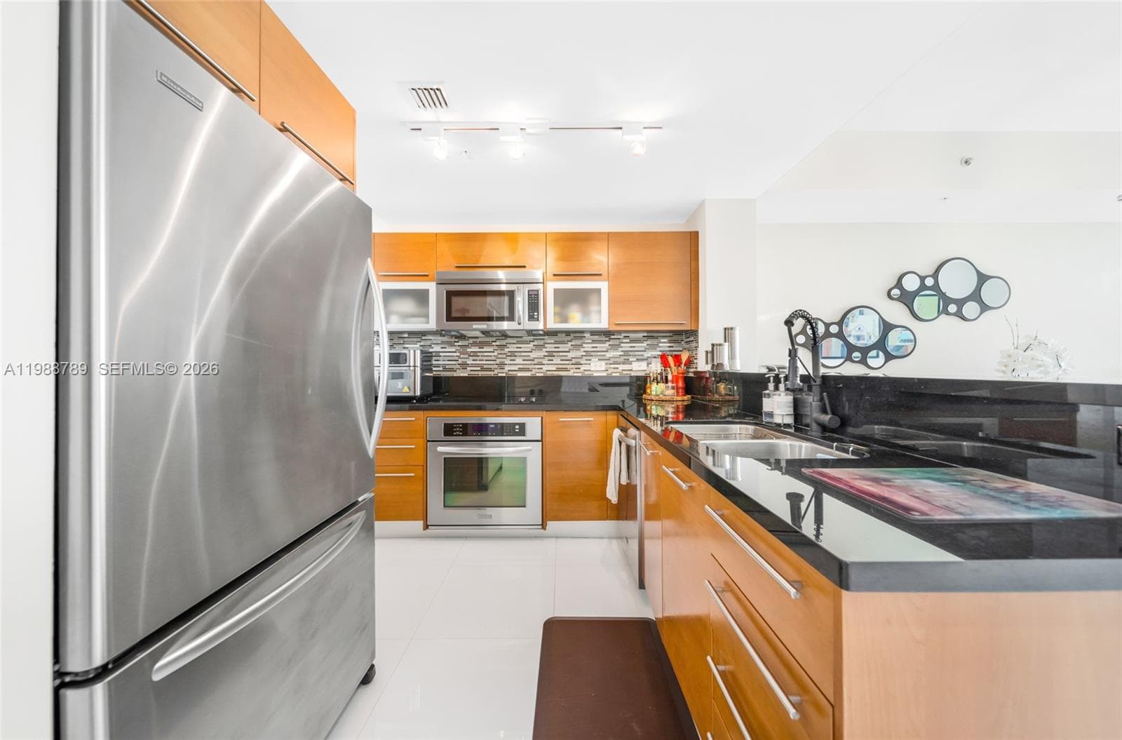 253 NE 2nd St # 1109, Miami, FL 33132 photo 2