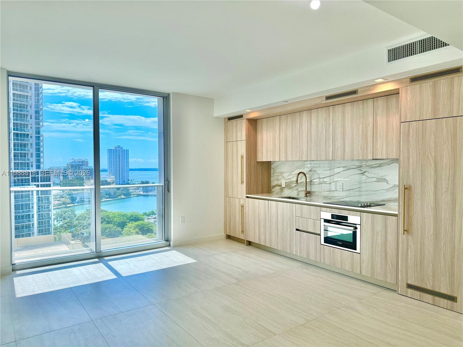 77 SE 5th St # 1615, Miami, FL 33131 photo 2