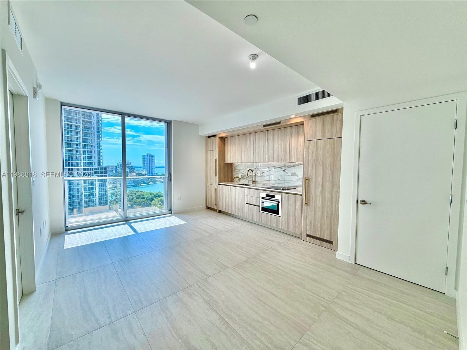 77 SE 5th St # 1615, Miami, FL 33131 photo 3