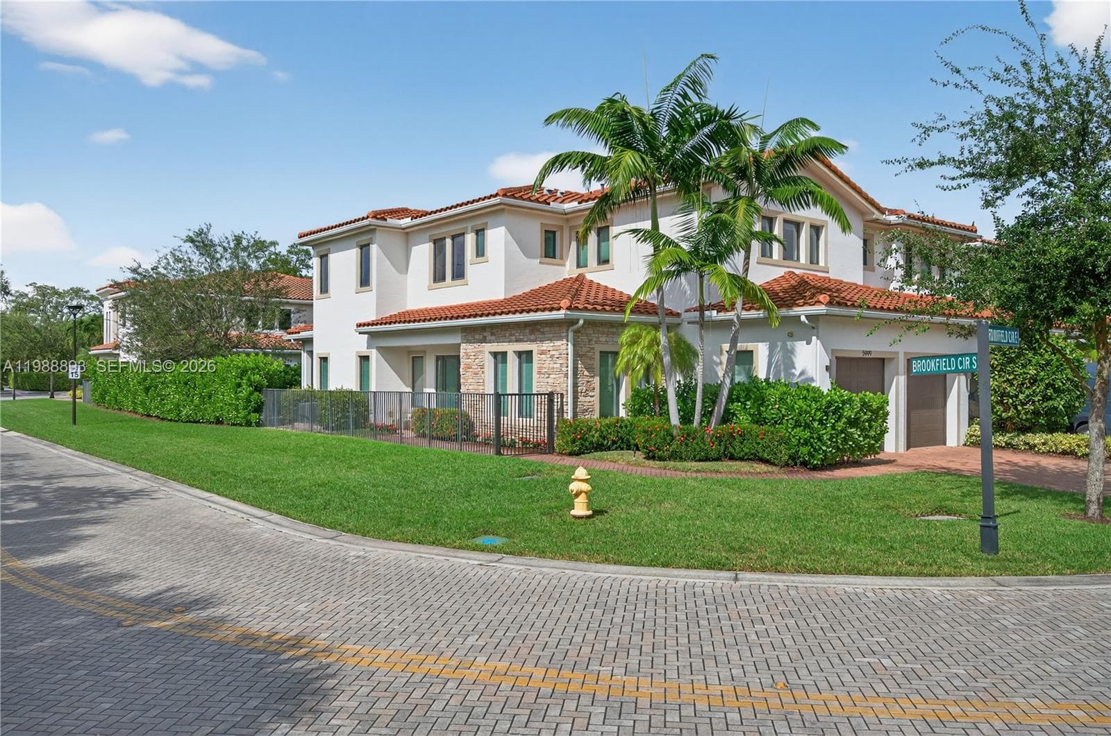 5999 E Brookfield Cir E, Hollywood, FL 33312 photo 2