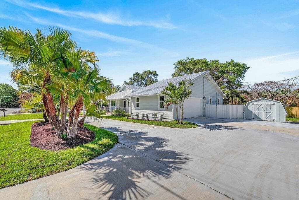 2366 SE Country Club Lane, Stuart, FL 34996 photo 5
