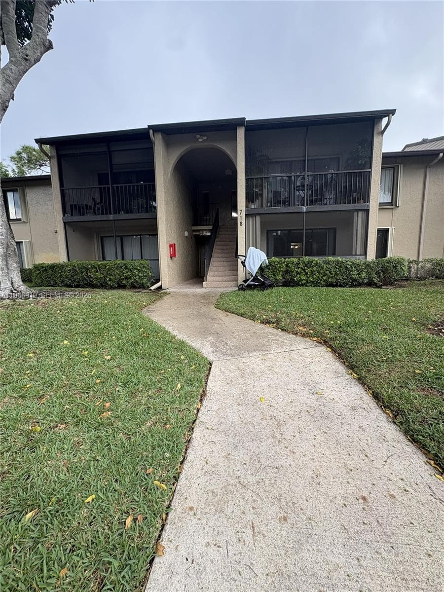 718 Sunny Pine Way # D1, Green Acres, FL 33415
