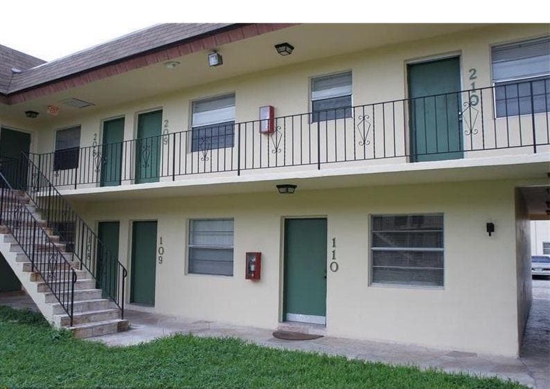 4800 NW 24th Court # D214, Lauderdale Lakes, FL 33313