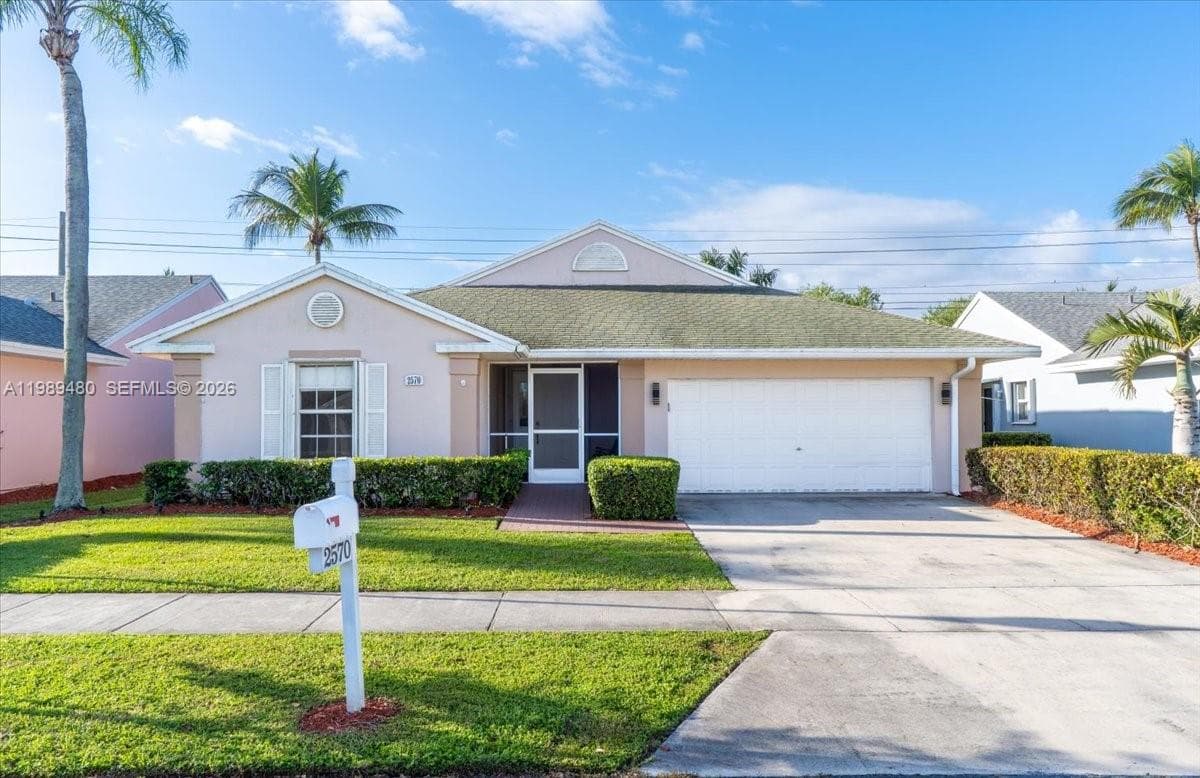 2570 SE 7th Pl, Homestead, FL 33033 photo 2