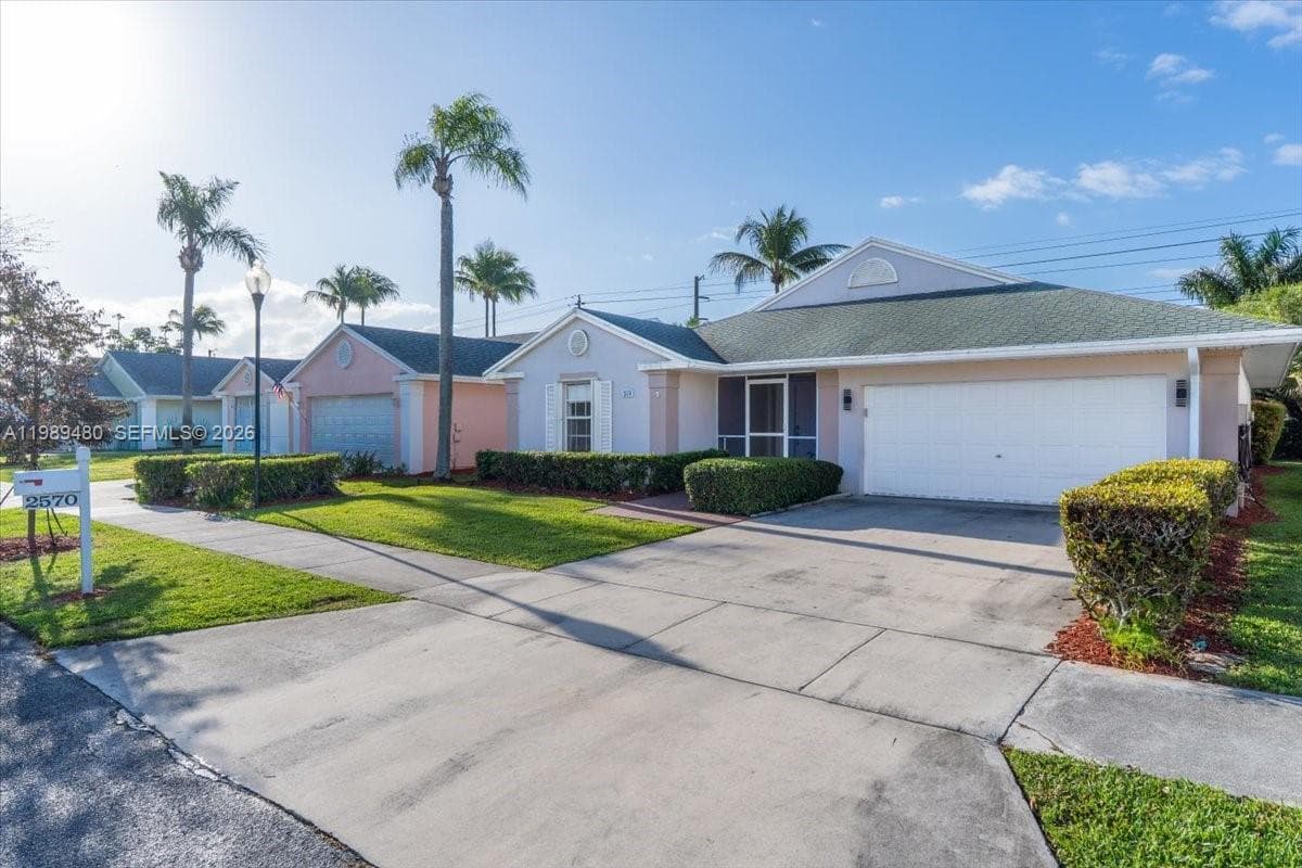 2570 SE 7th Pl, Homestead, FL 33033 photo 3
