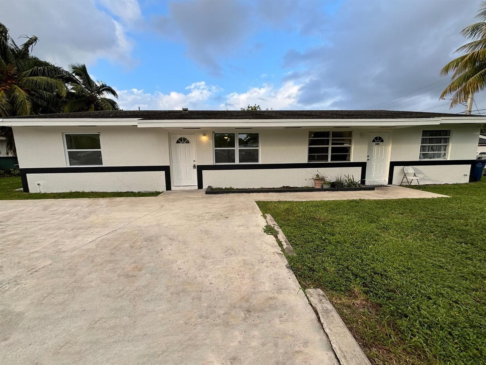 800 SW 7th Street, Hallandale Beach, FL 33009 photo 2