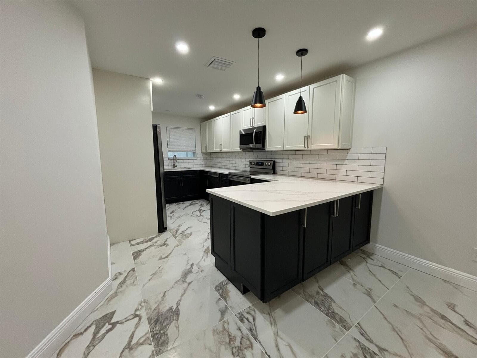 800 SW 7th Street, Hallandale Beach, FL 33009 photo 5