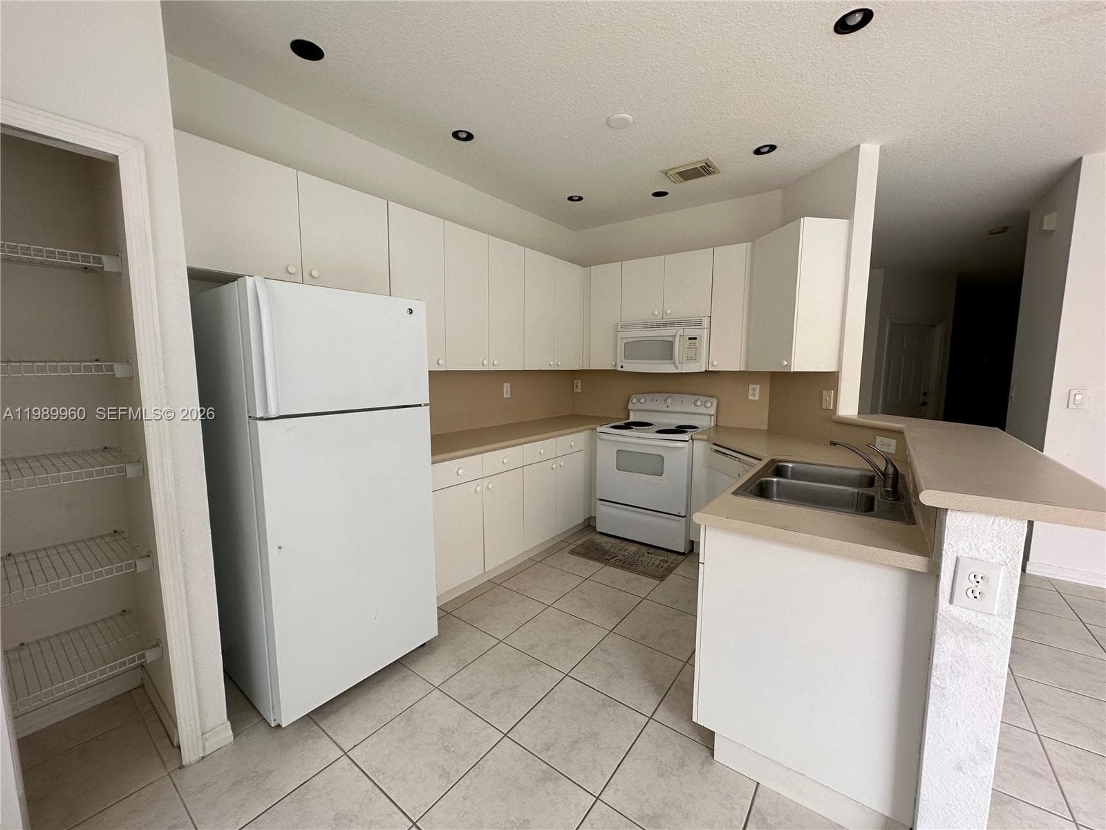 16602 SW 78th Ter, Miami, FL 33193 photo 4