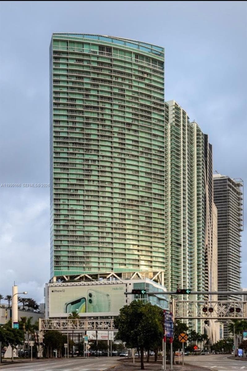 888 Biscayne Blvd # 1810, Miami, FL 33132 photo 3