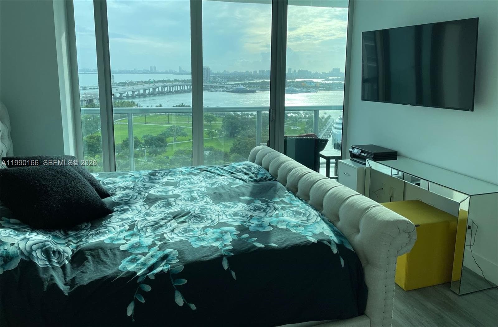 888 Biscayne Blvd # 1810, Miami, FL 33132