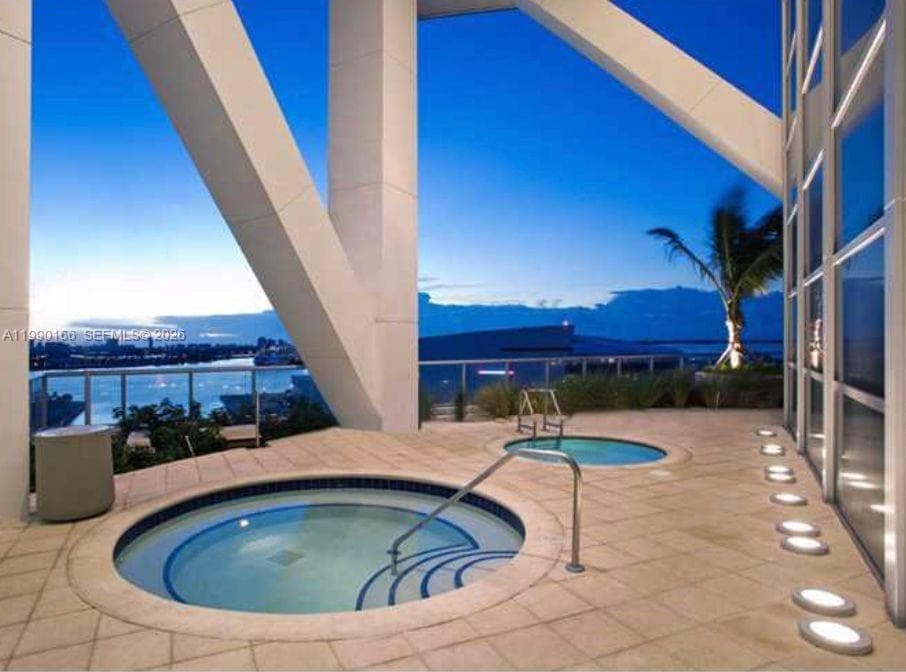 888 Biscayne Blvd # 1810, Miami, FL 33132 photo 4