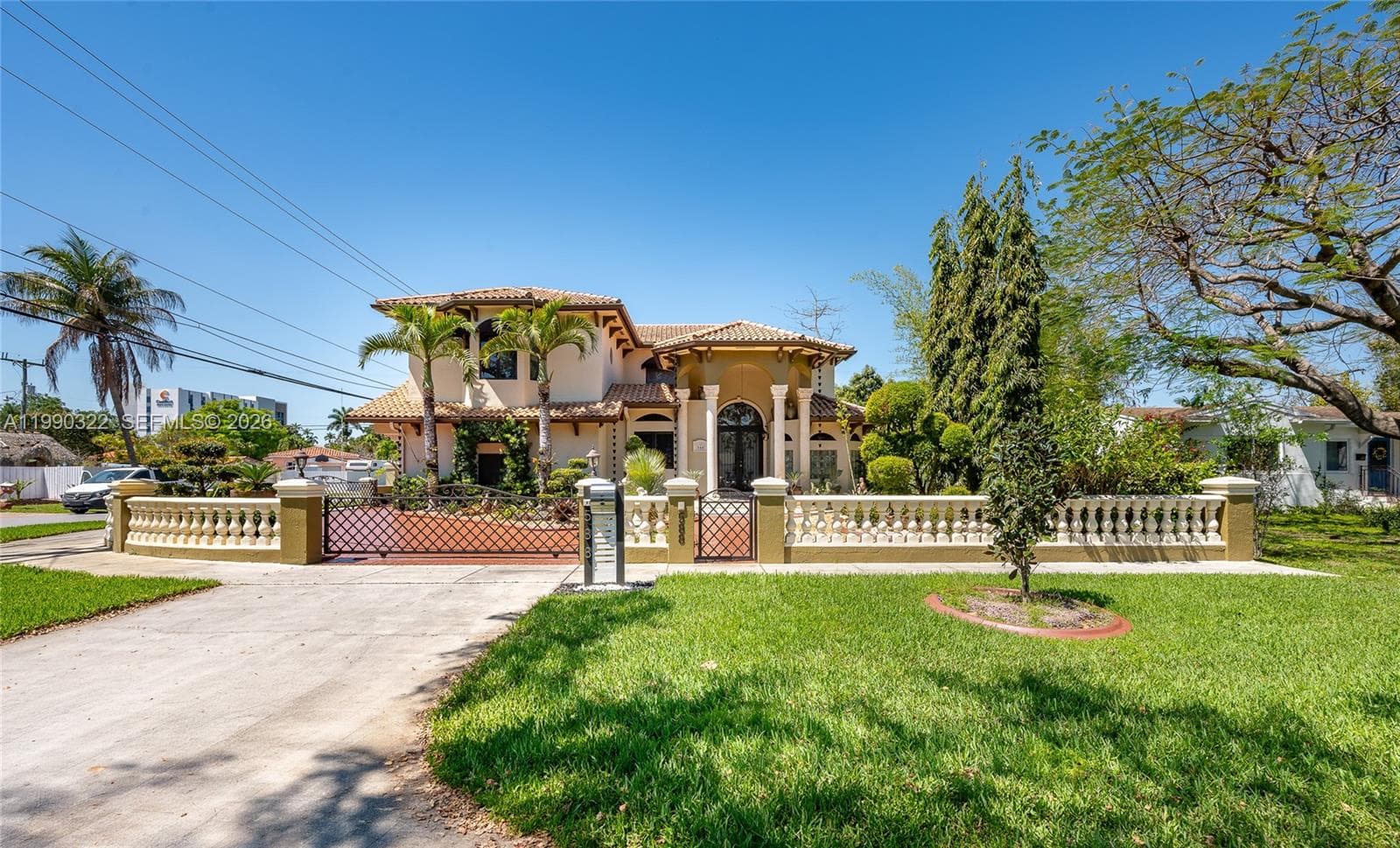588 Miller Dr, Miami Springs, FL 33166 photo 2