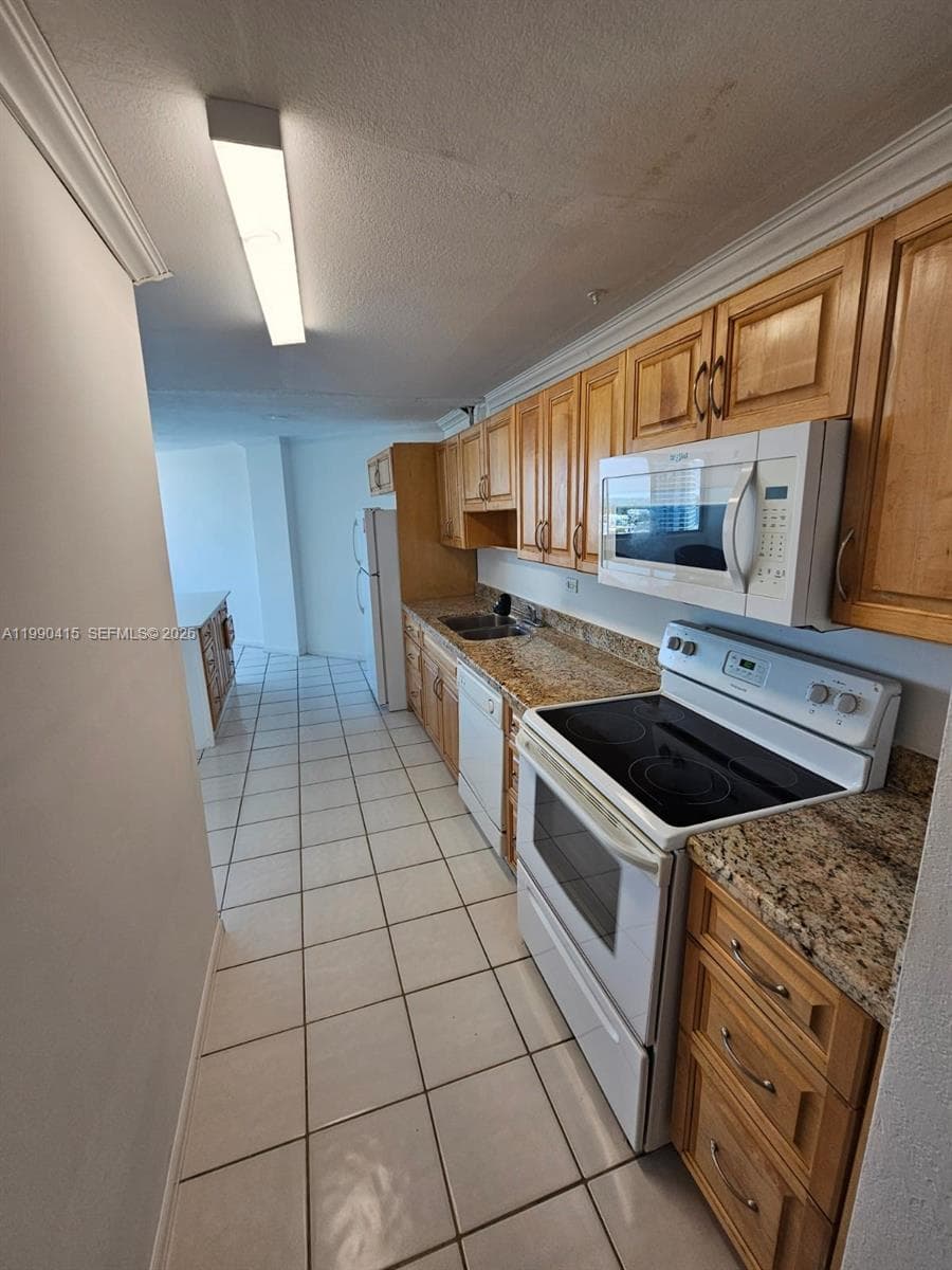7135 Collins Ave # 1821, Miami Beach, FL 33141 photo 3