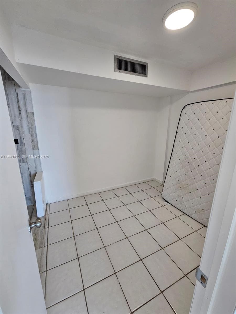 7135 Collins Ave # 1821, Miami Beach, FL 33141 photo 4