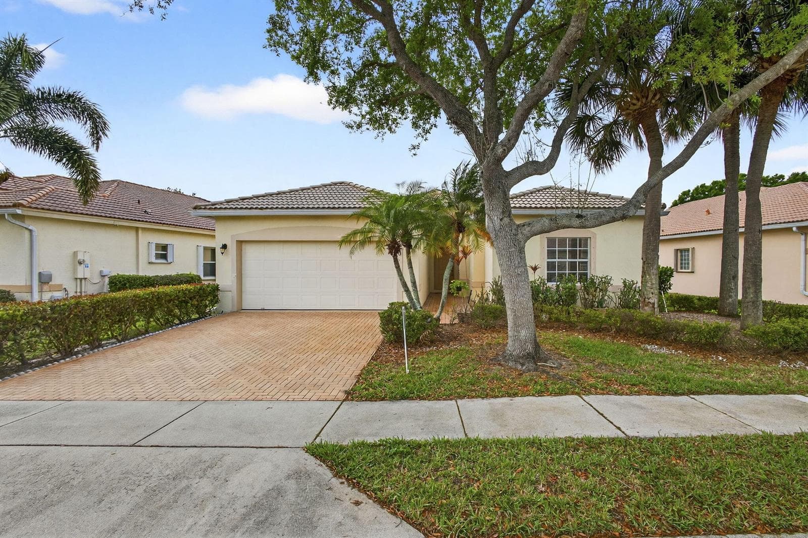 8600 Pine Cay, West Palm Beach, FL 33411 photo 2