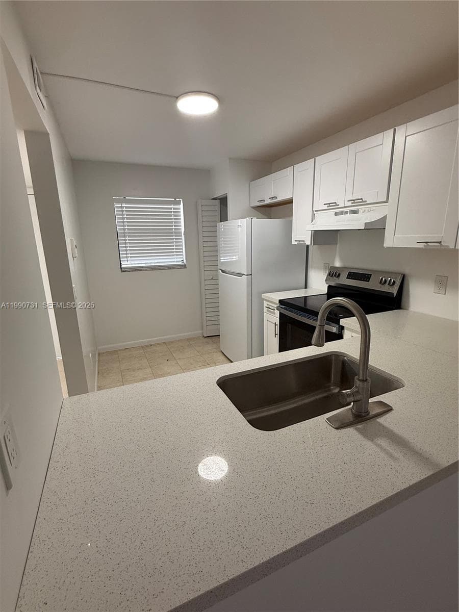 860 NE 207th Ter # 8-106, Miami, FL 33179 photo 3