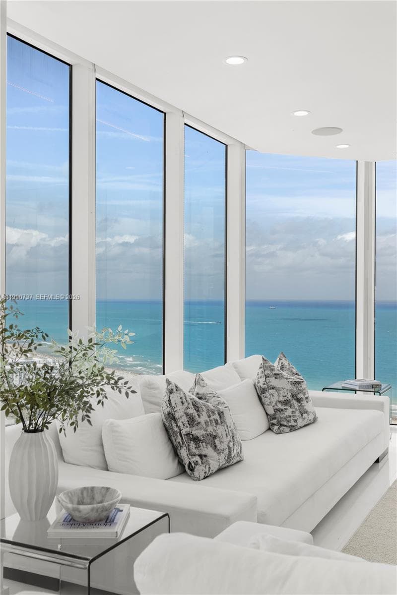 300 S Pointe Dr # 3405, Miami Beach, FL 33139 photo 2