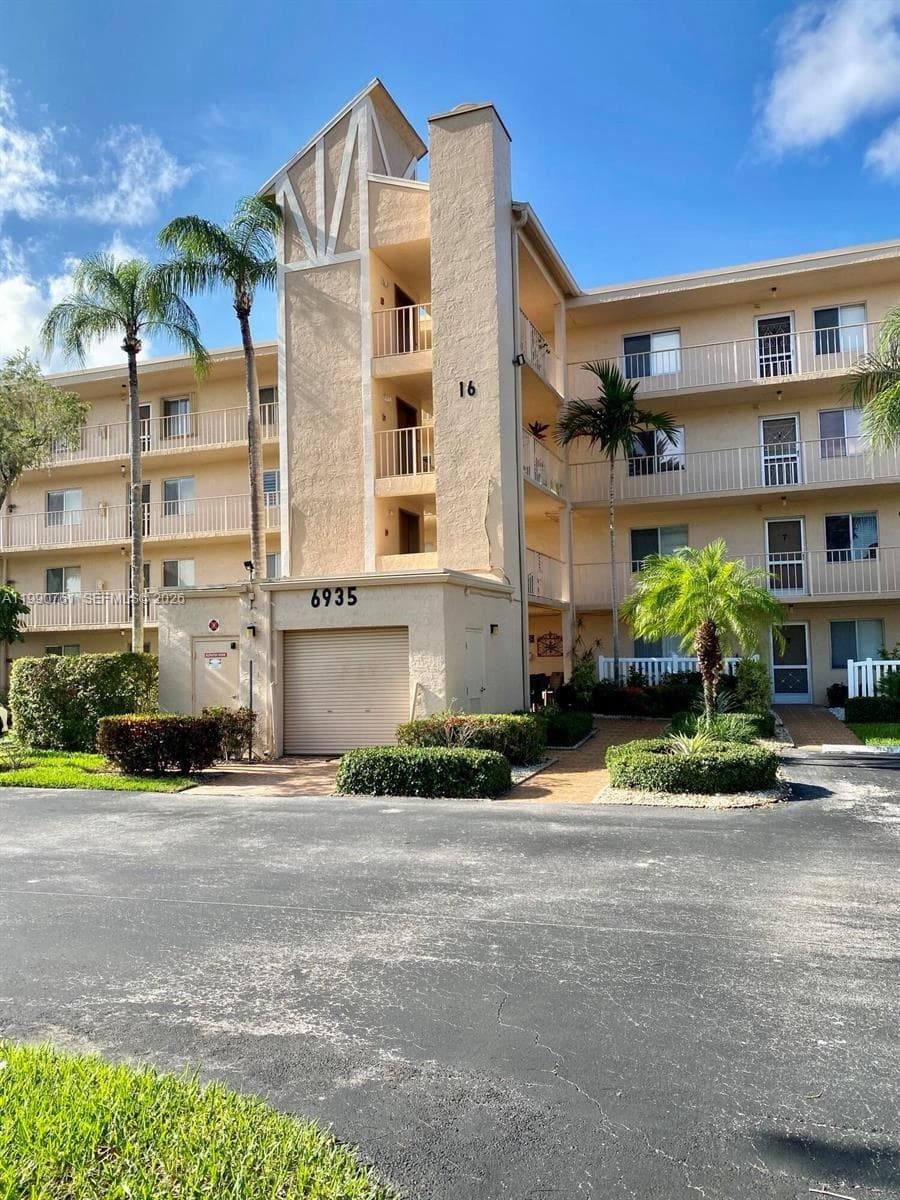 6935 Huntington Ln # 108, Delray Beach, FL 33446