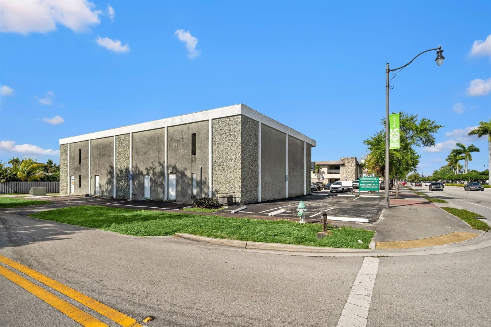 5000 Hollywood Boulevard, Hollywood, FL 33021 photo 2