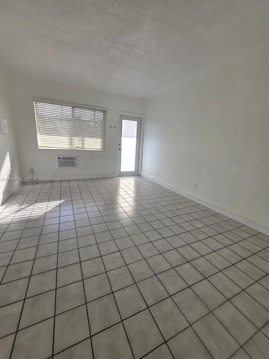 7155 Rue Notre Dame # 9, Miami Beach, FL 33141 photo 4