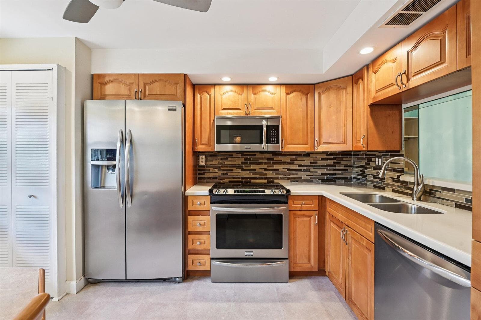 1101 Colony Point Circle # 404, Pembroke Pines, FL 33026 photo 2