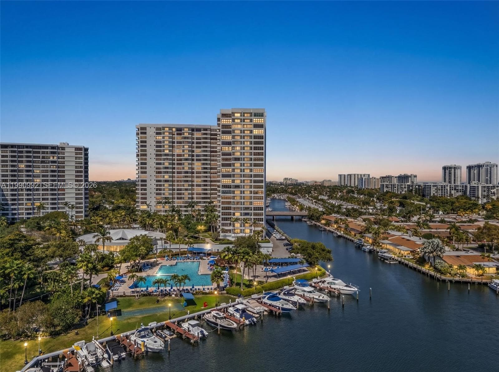 2500 PARKVIEW DR # 1418, Hallandale Beach, FL 33009