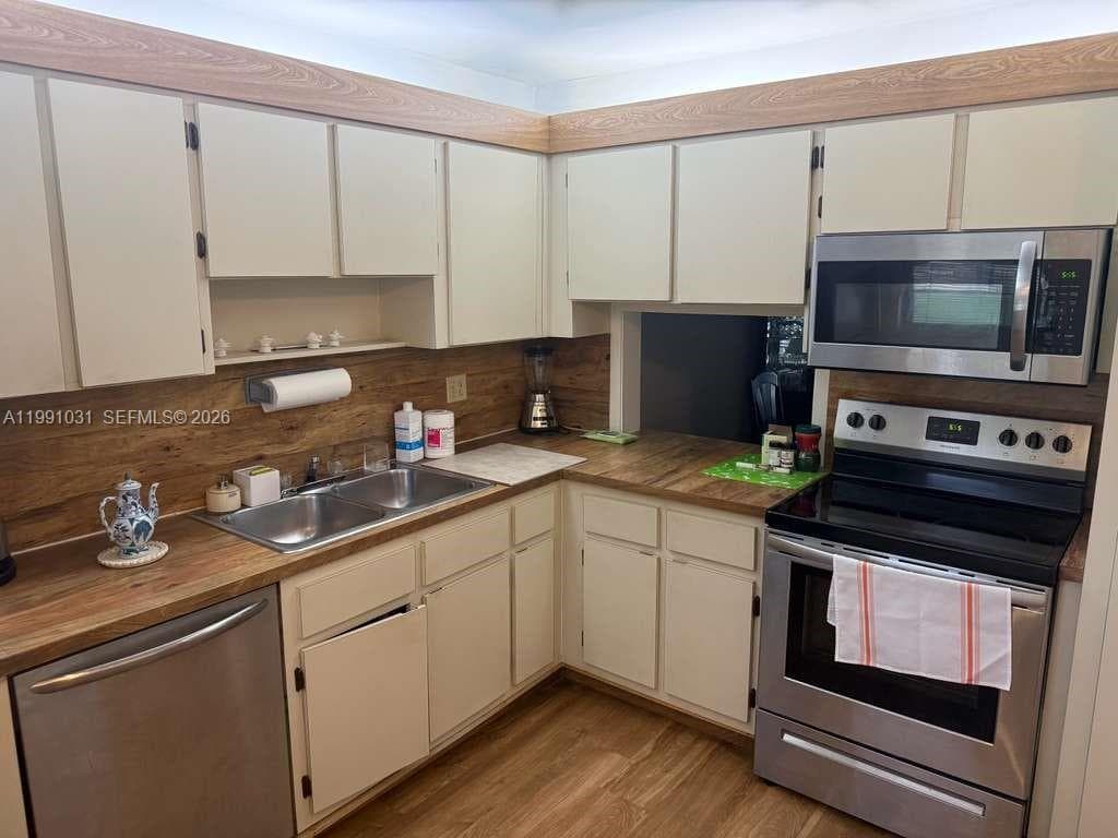 2 Briarwood Cir # 212, Hollywood, FL 33024 photo 4