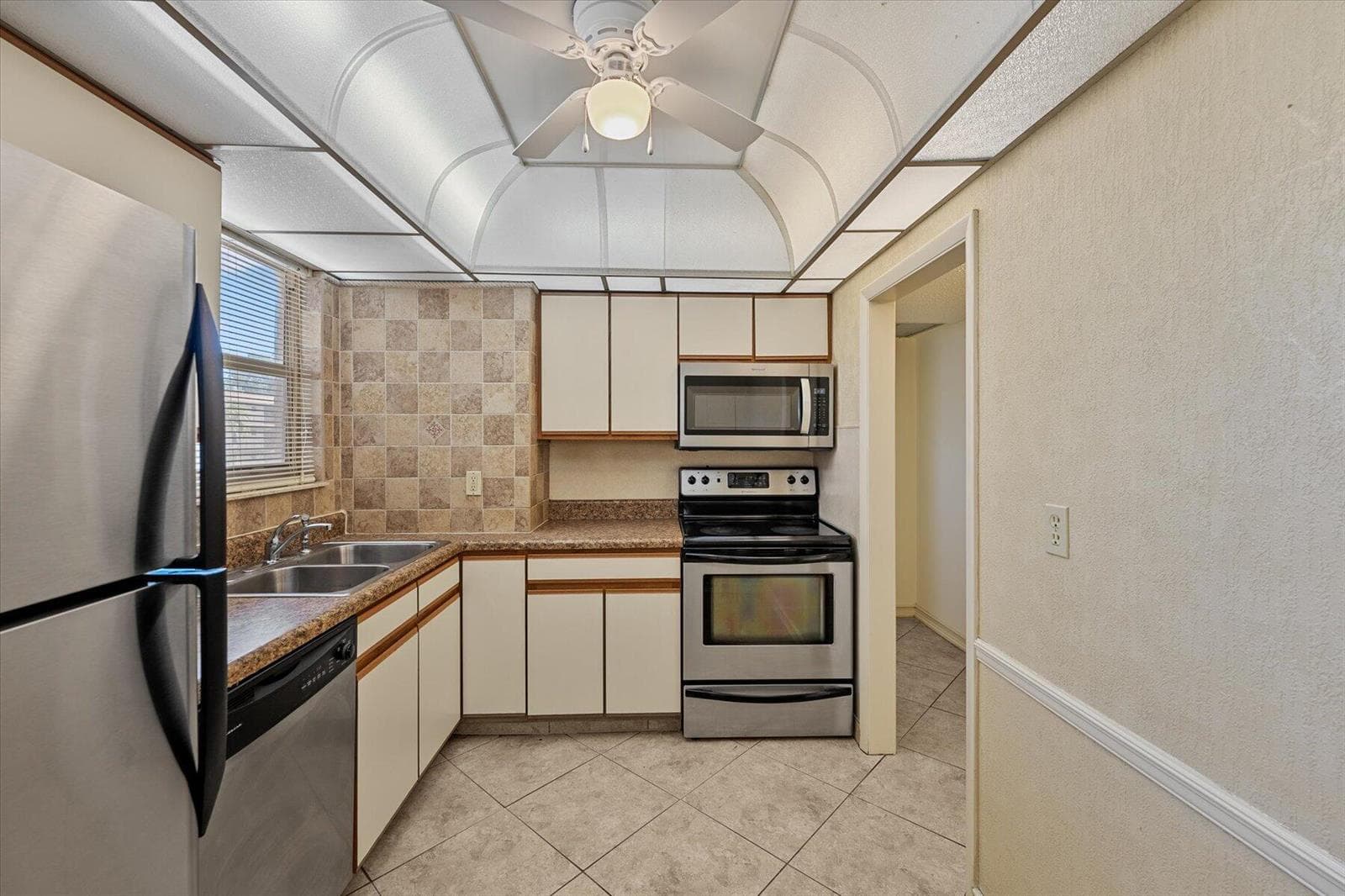 719 Lori Drive # 204, Palm Springs, FL 33461 photo 4