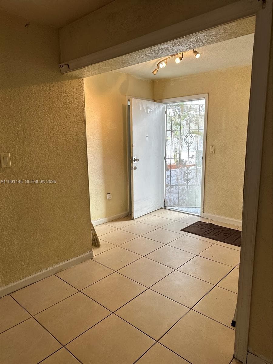 12890 NE 8th Ave # 107, North Miami, FL 33161 photo 5