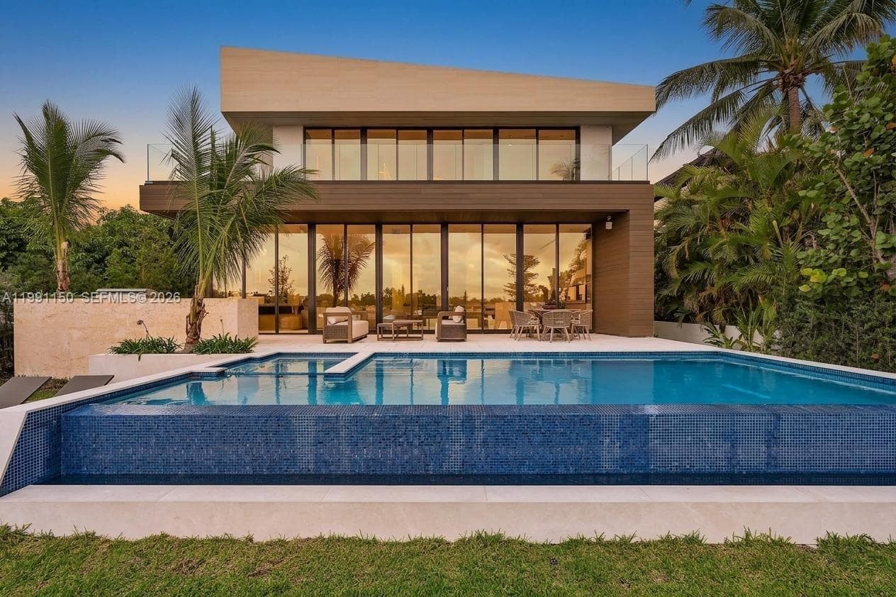 535 N Shore Dr, Miami Beach, FL 33141 photo 3