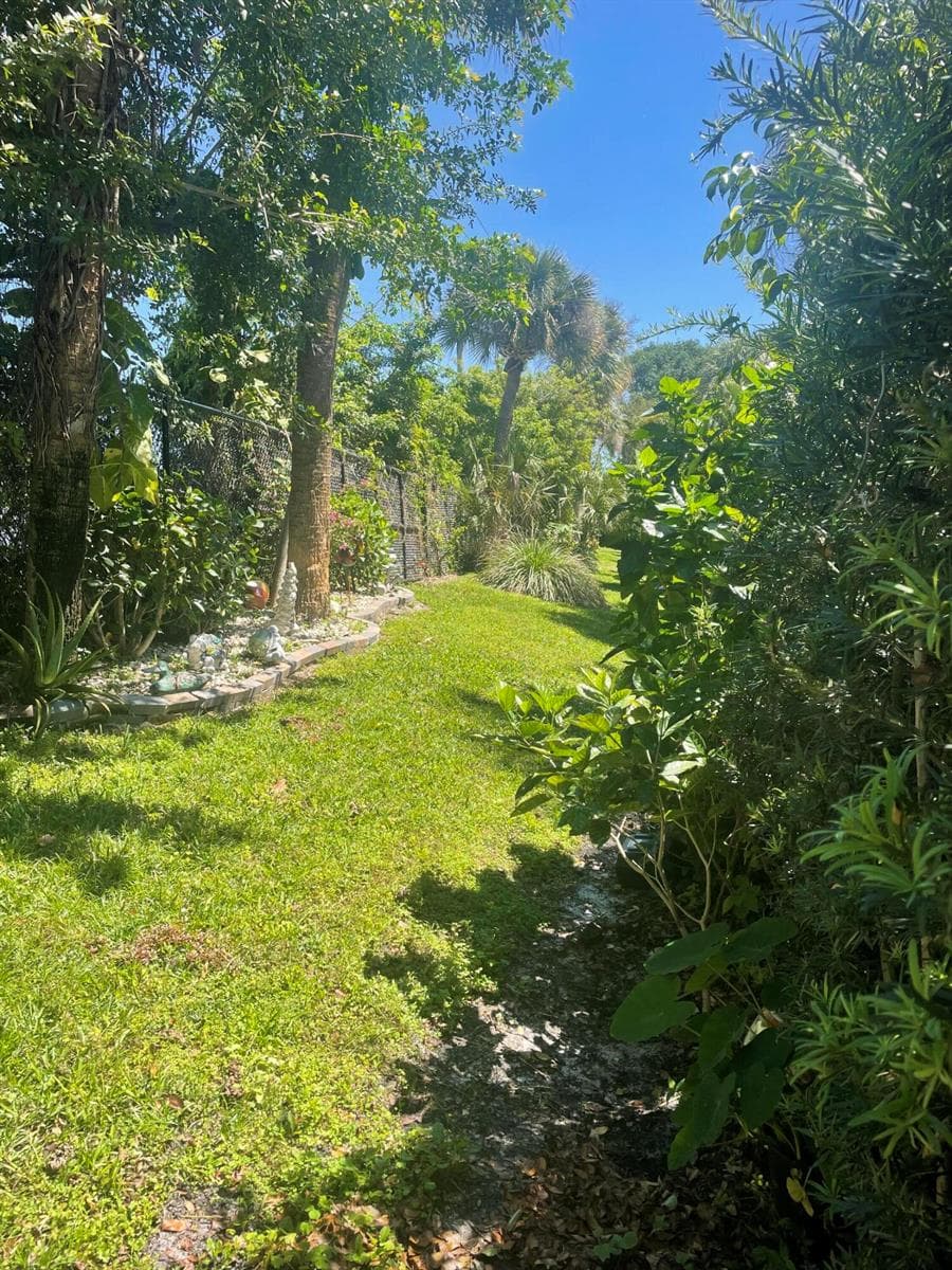 804 Summit Lake Drive, West Palm Beach, FL 33406 photo 3
