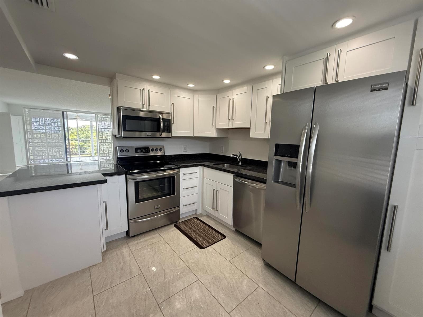605 Oaks Drive # 602, Pompano Beach, FL 33069 photo 2