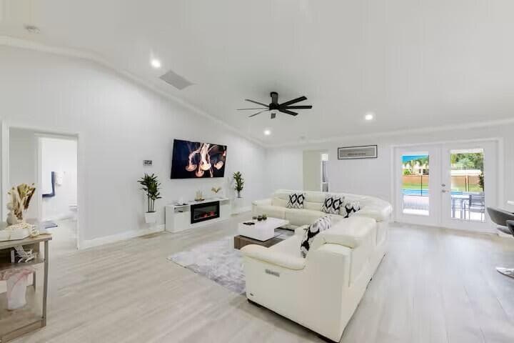 11038 Persimmon Boulevard, West Palm Beach, FL 33411 photo 3