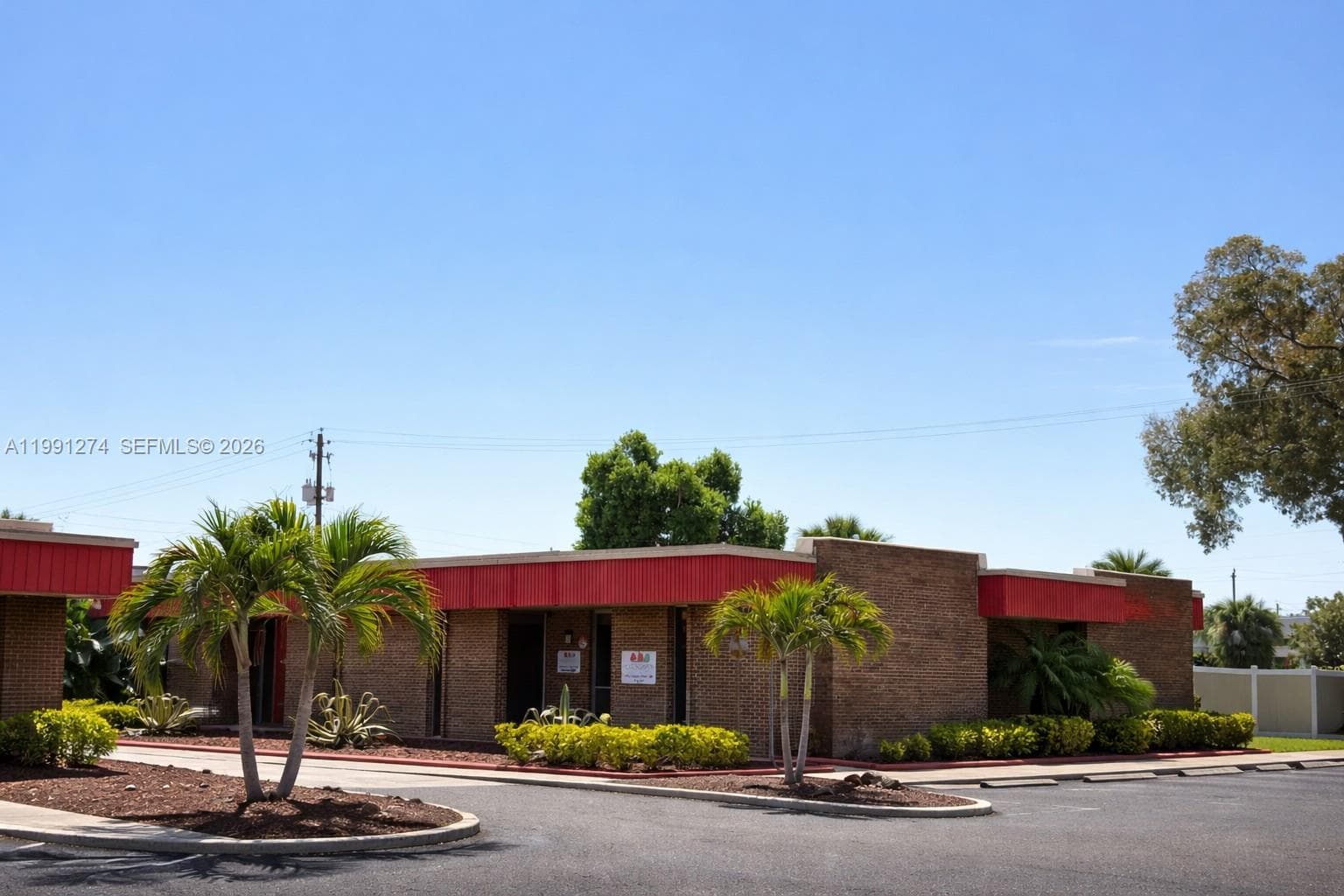 3900 Broadway, Fort Myers, FL 33901 photo 2