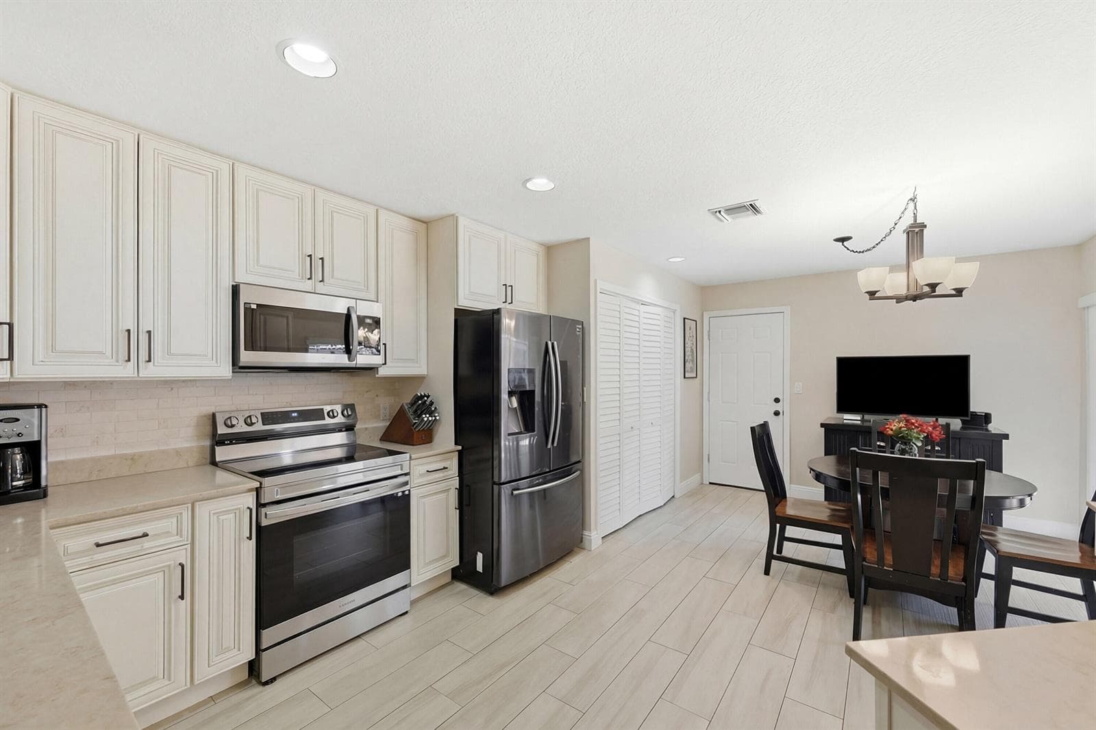4115 Carriage Drive # P2, Pompano Beach, FL 33069 photo 2
