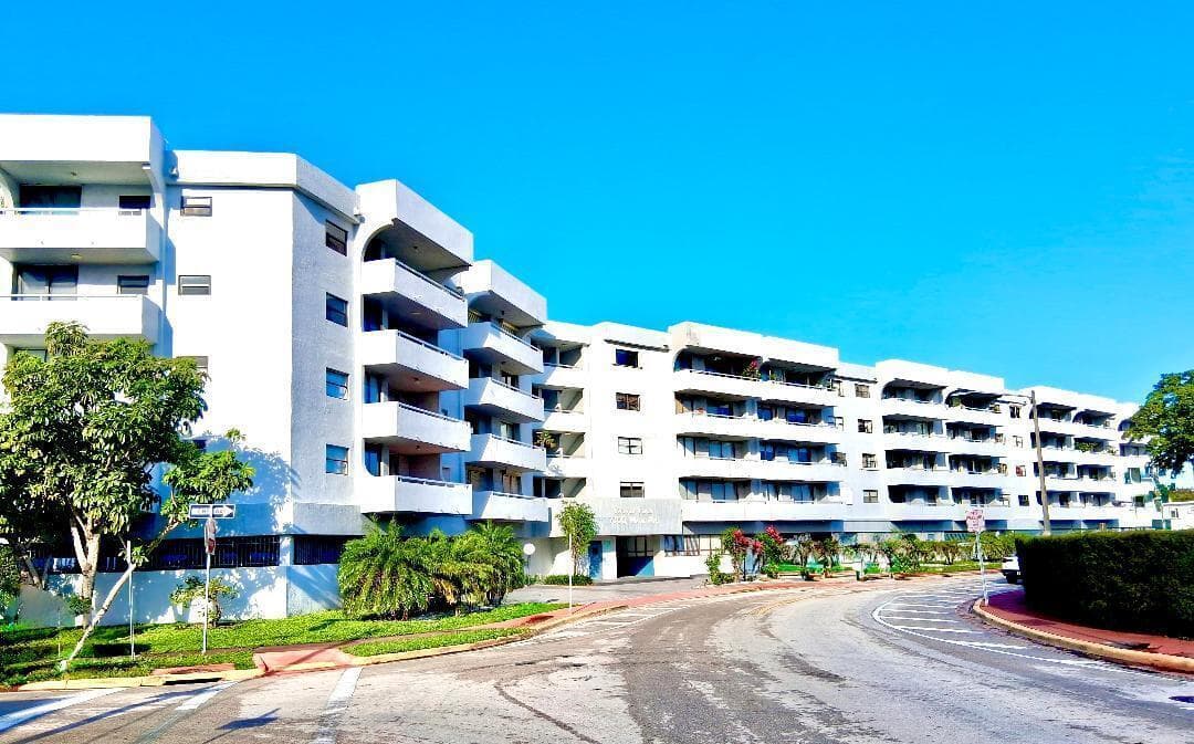7300 Wayne Avenue # 213, Miami Beach, FL 33141 photo 2
