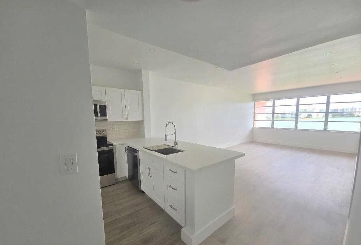 18555 NE 14th Avenue # 709, Miami, FL 33179 photo 2