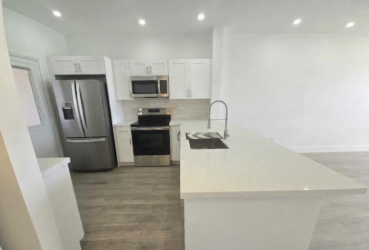 18555 NE 14th Avenue # 709, Miami, FL 33179 photo 5