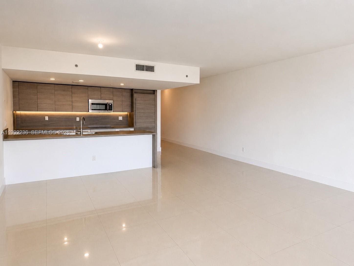 400 Sunny Isles Blvd # 819, Sunny Isles Beach, FL 33160 photo 4