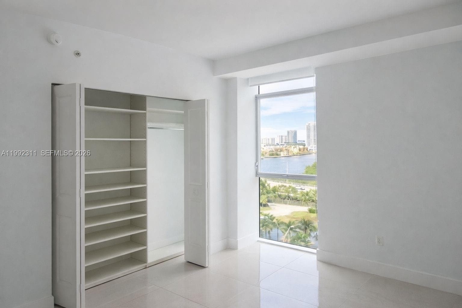 400 Sunny Isles Blvd # 819, Sunny Isles Beach, FL 33160 photo 4