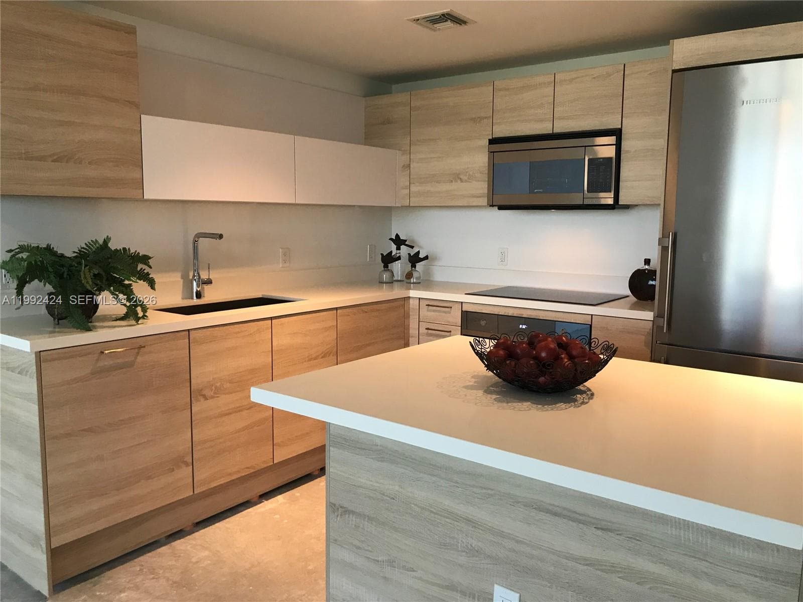 16385 Biscayne Blvd # 2206, North Miami Beach, FL 33160 photo 3