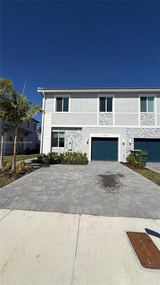 679 SE 13th St Cir, Homestead, FL 33034