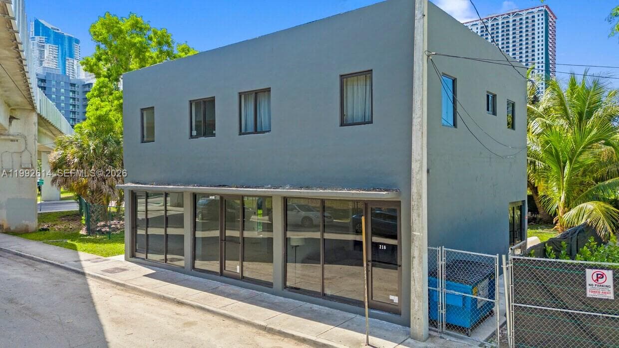 216 NW 11th St, Miami, FL 33136 photo 2