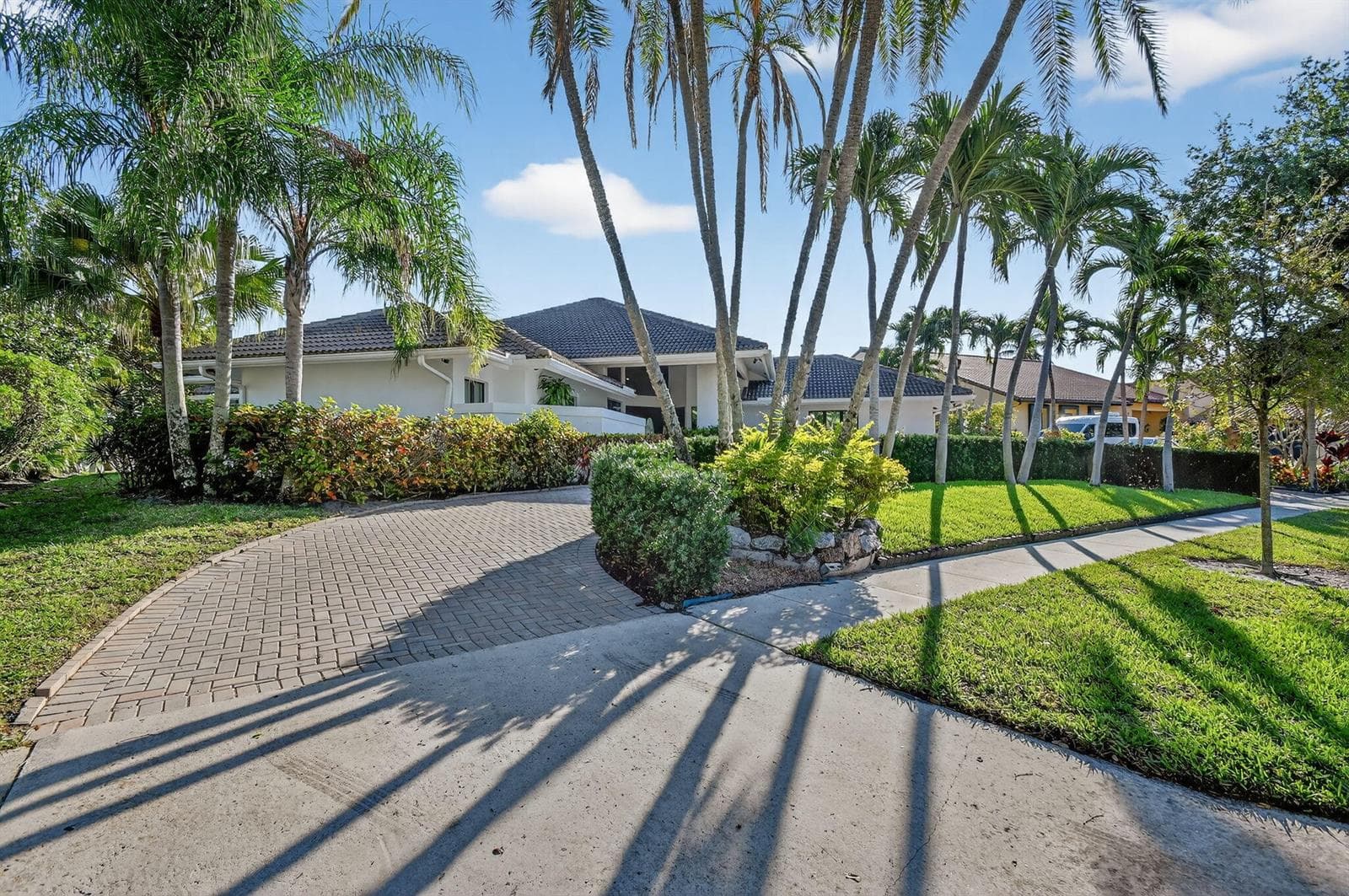 2410 Embassy Drive, West Palm Beach, FL 33401 photo 2