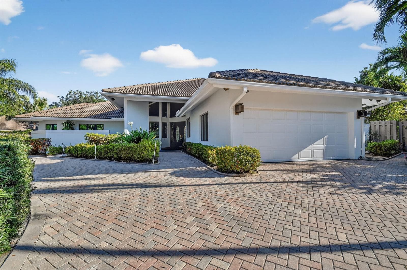 2410 Embassy Drive, West Palm Beach, FL 33401 photo 3
