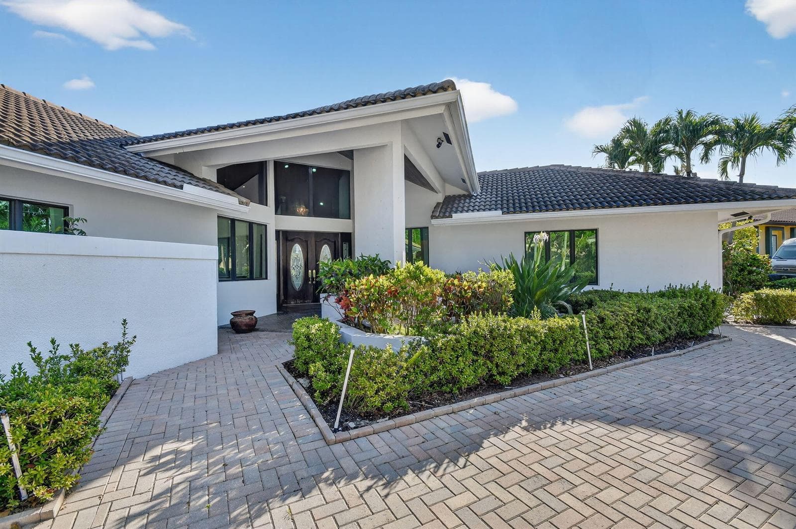 2410 Embassy Drive, West Palm Beach, FL 33401 photo 4