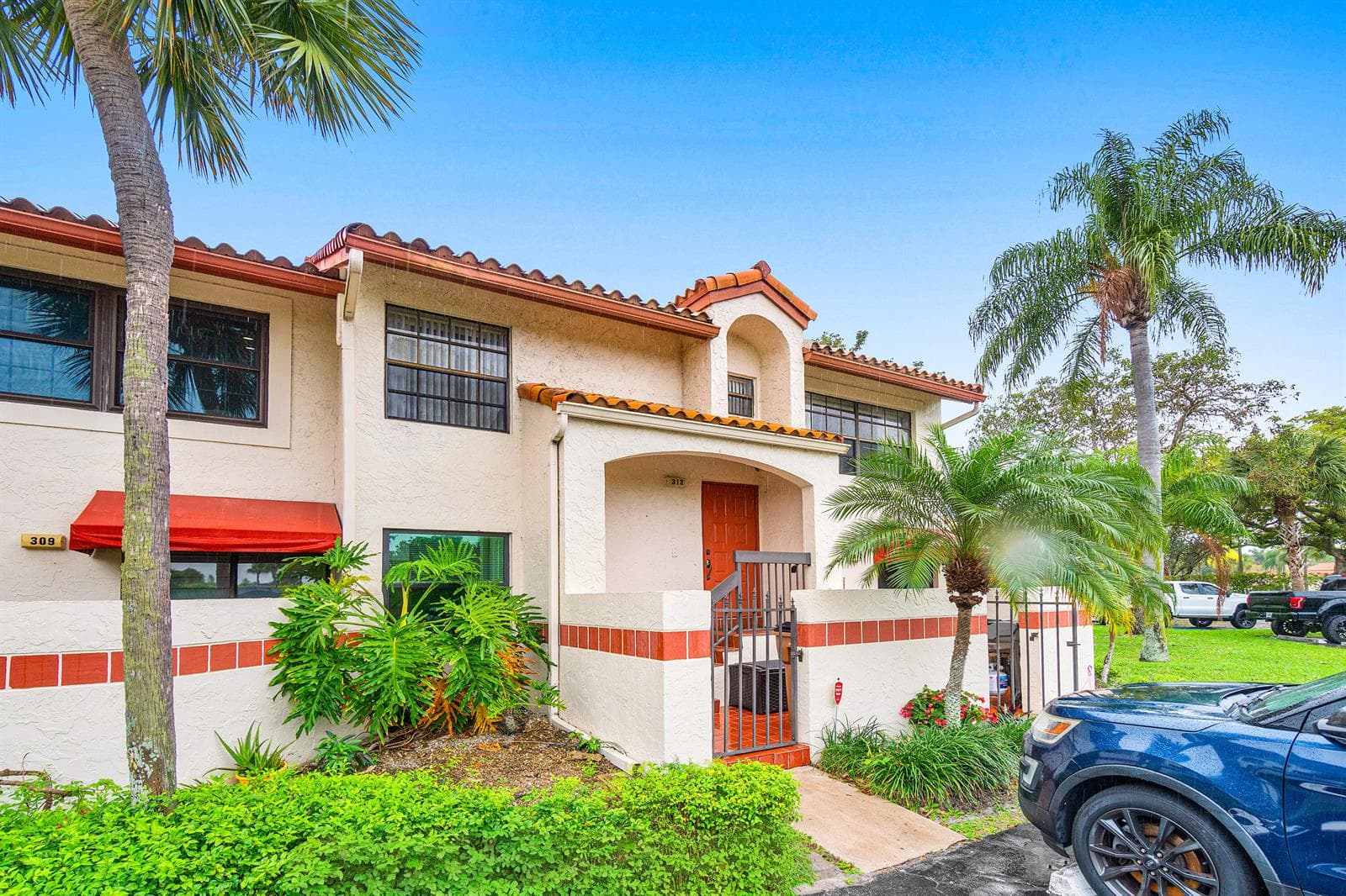 312 Liberty Court, Deerfield Beach, FL 33442 photo 2